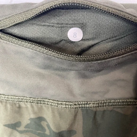 Lululemon Speed Shorts Savasana Camo Fatigue Green, Size 8 - Picture 3 of 4